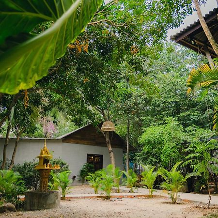 Banyan Tree Hostel Kampot Buitenkant foto