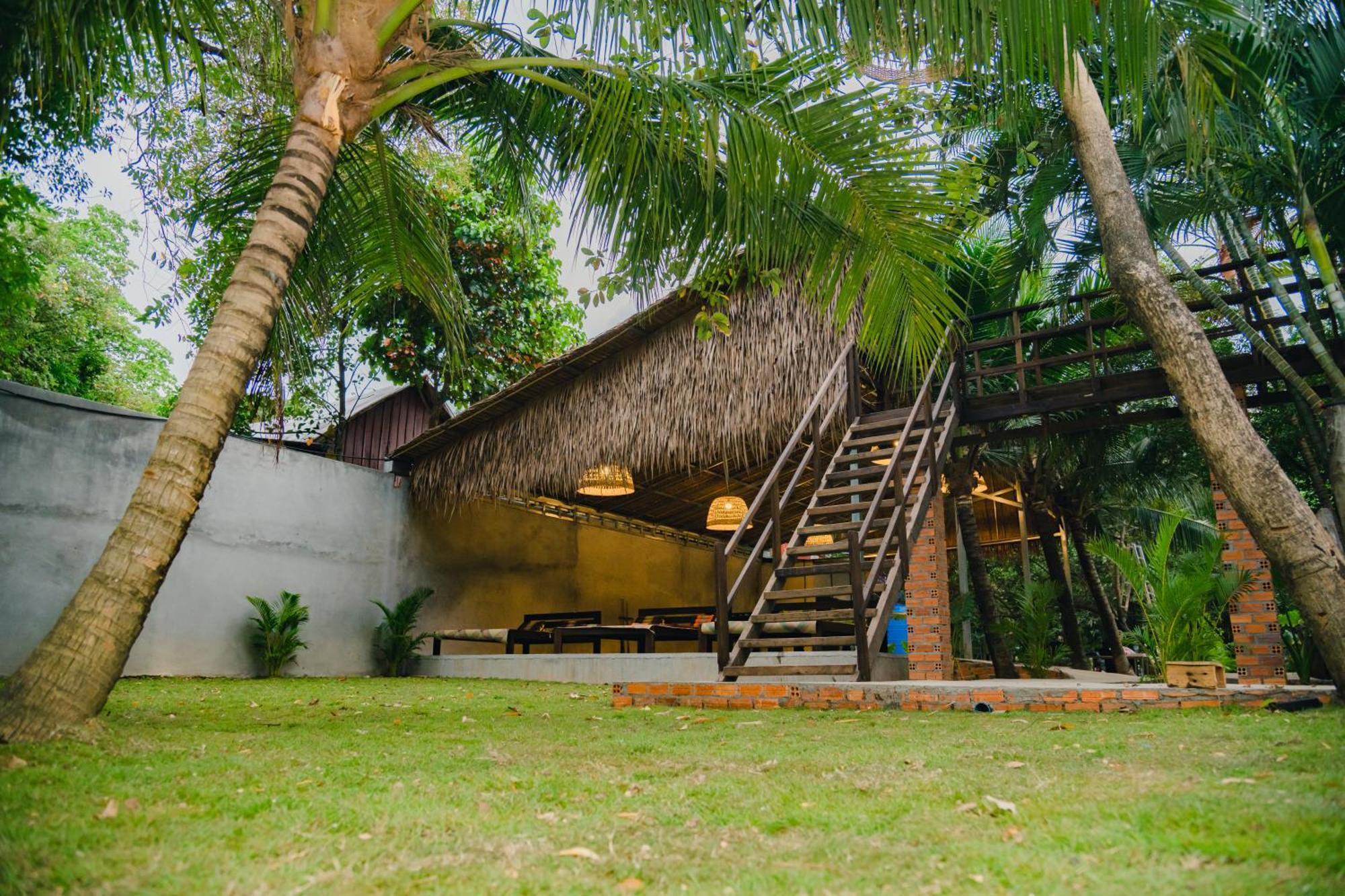 Banyan Tree Hostel Kampot Buitenkant foto