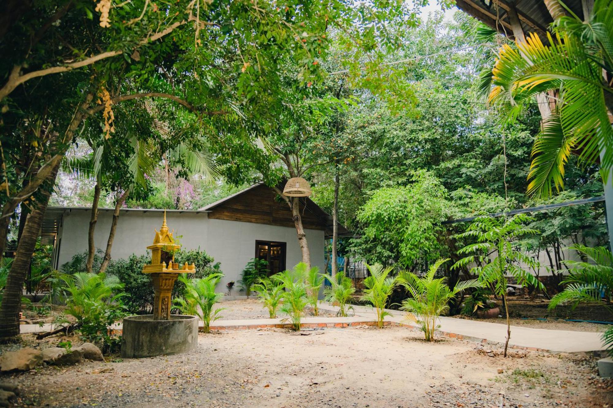 Banyan Tree Hostel Kampot Buitenkant foto