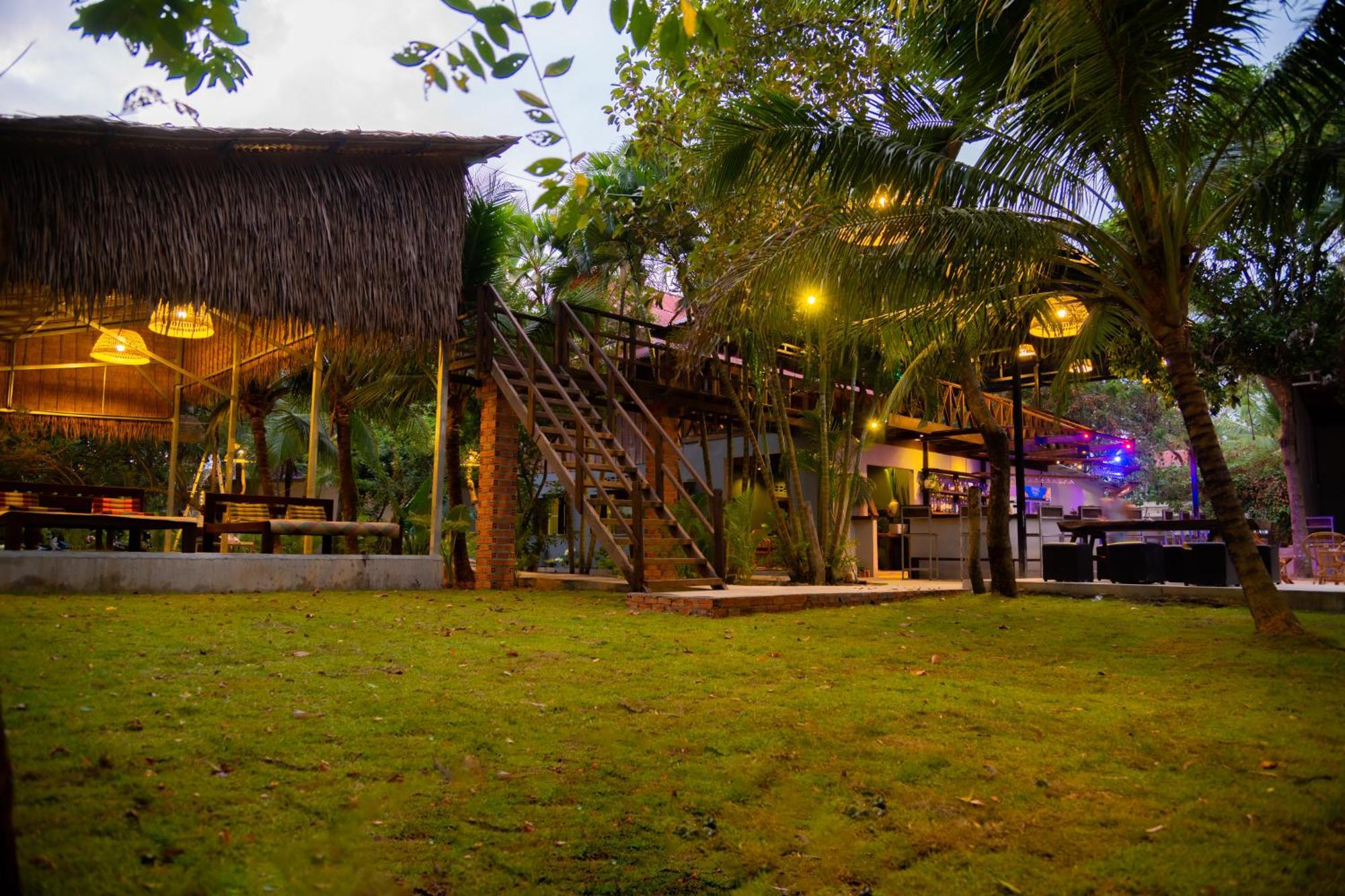 Banyan Tree Hostel Kampot Buitenkant foto