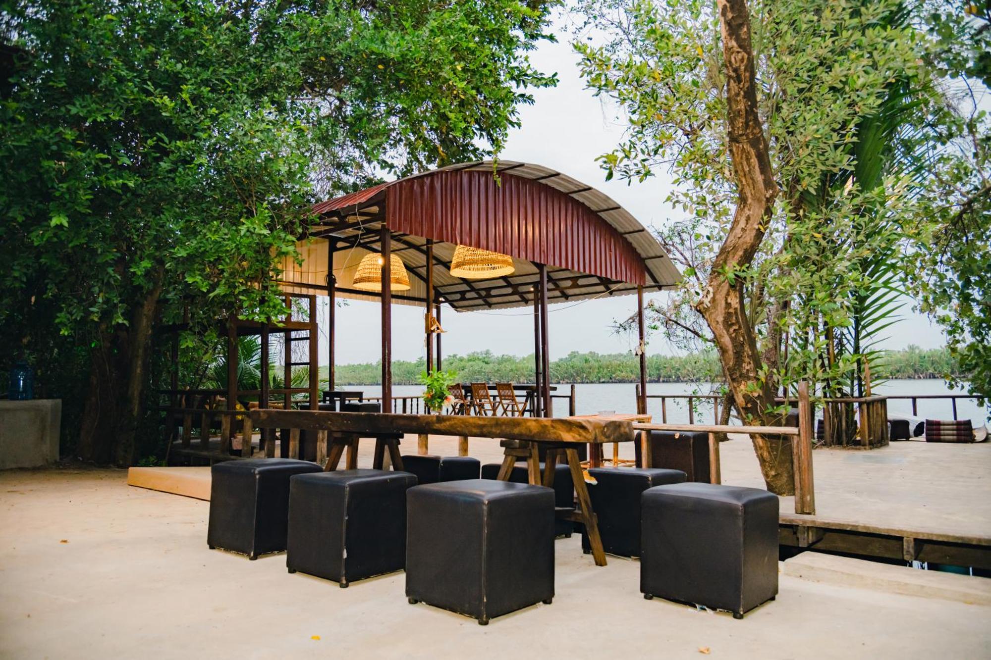 Banyan Tree Hostel Kampot Buitenkant foto