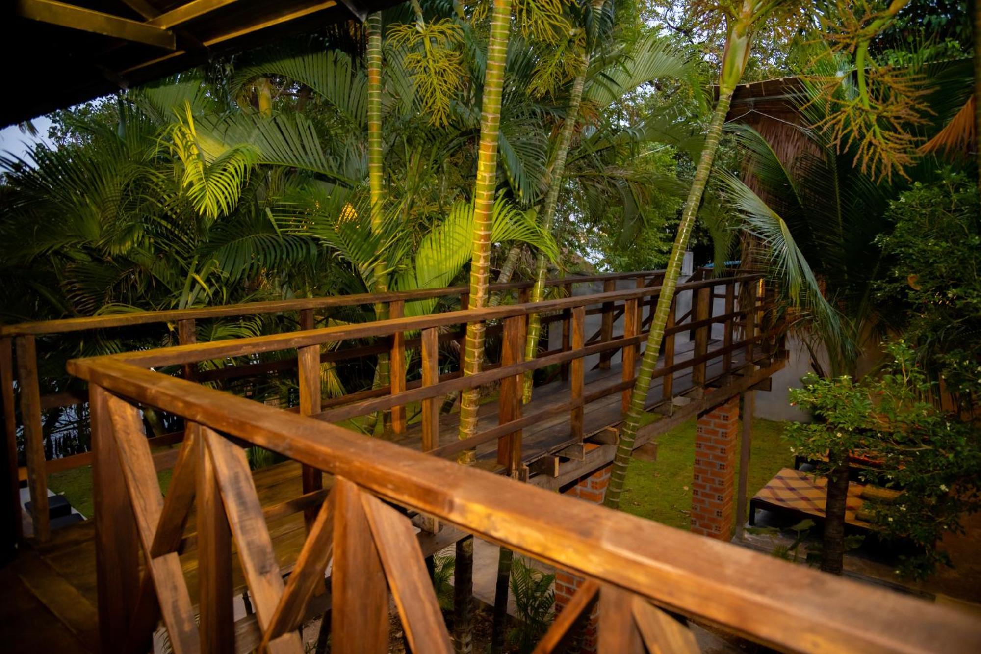 Banyan Tree Hostel Kampot Buitenkant foto