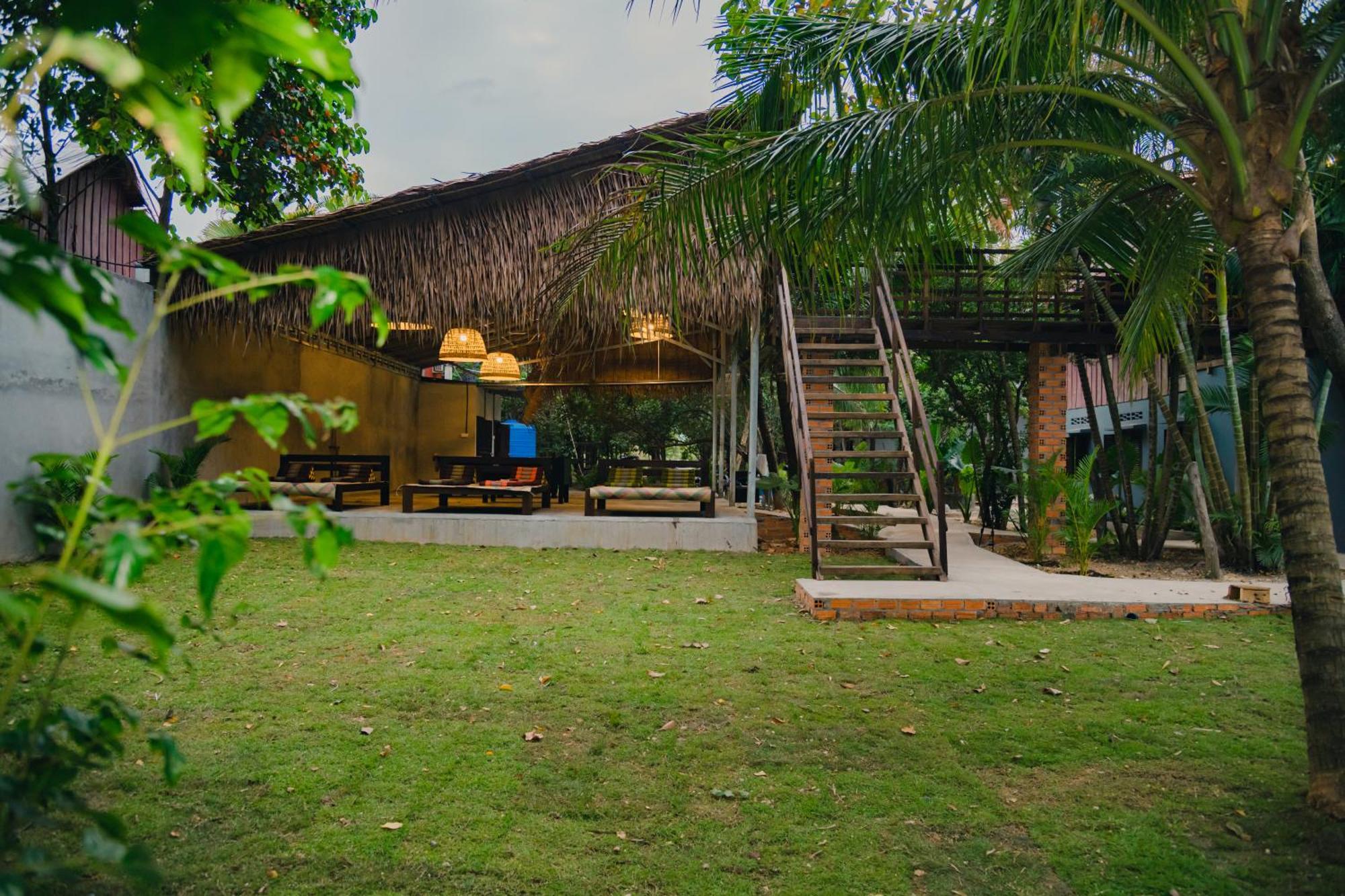 Banyan Tree Hostel Kampot Buitenkant foto