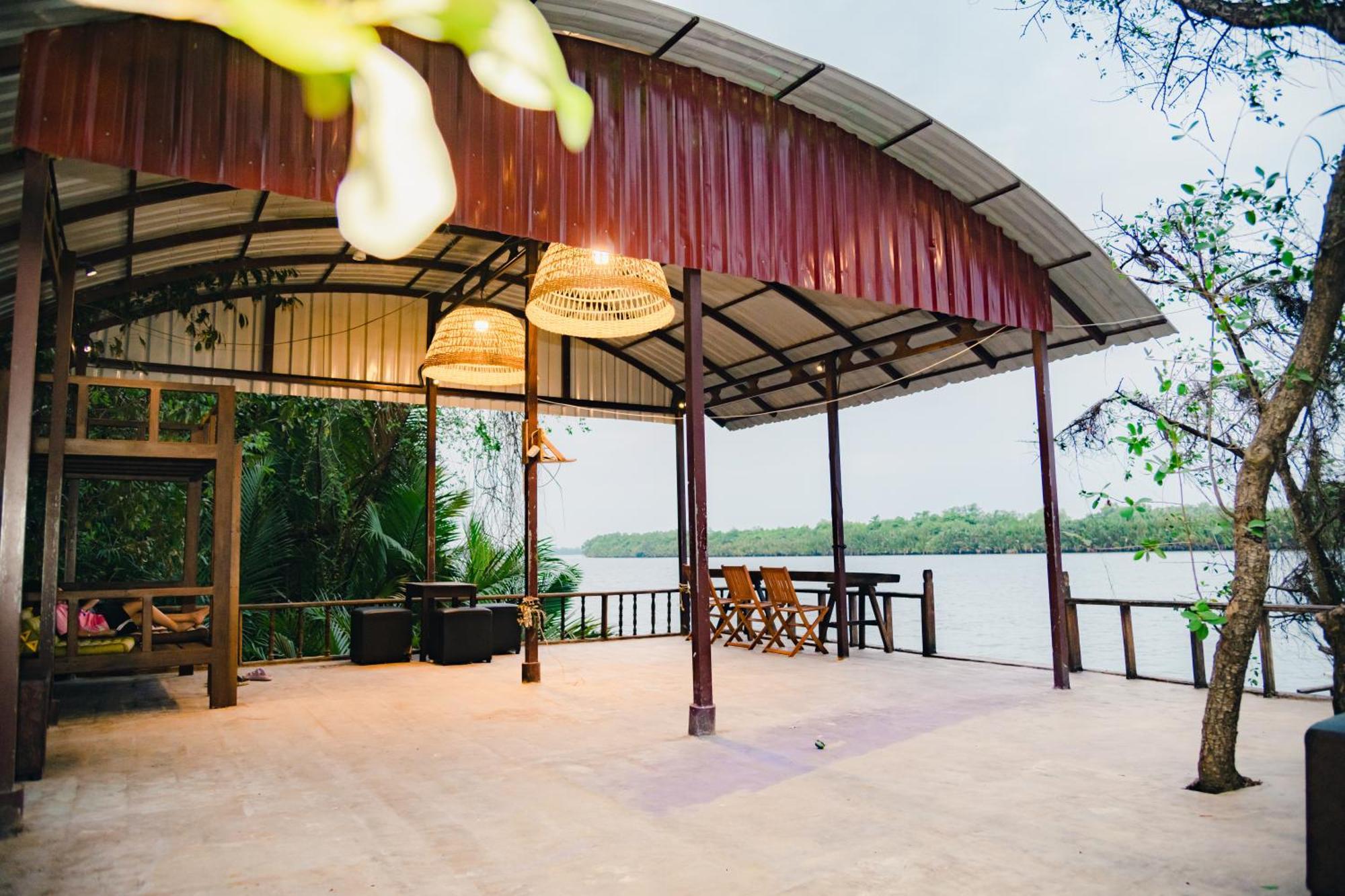 Banyan Tree Hostel Kampot Buitenkant foto