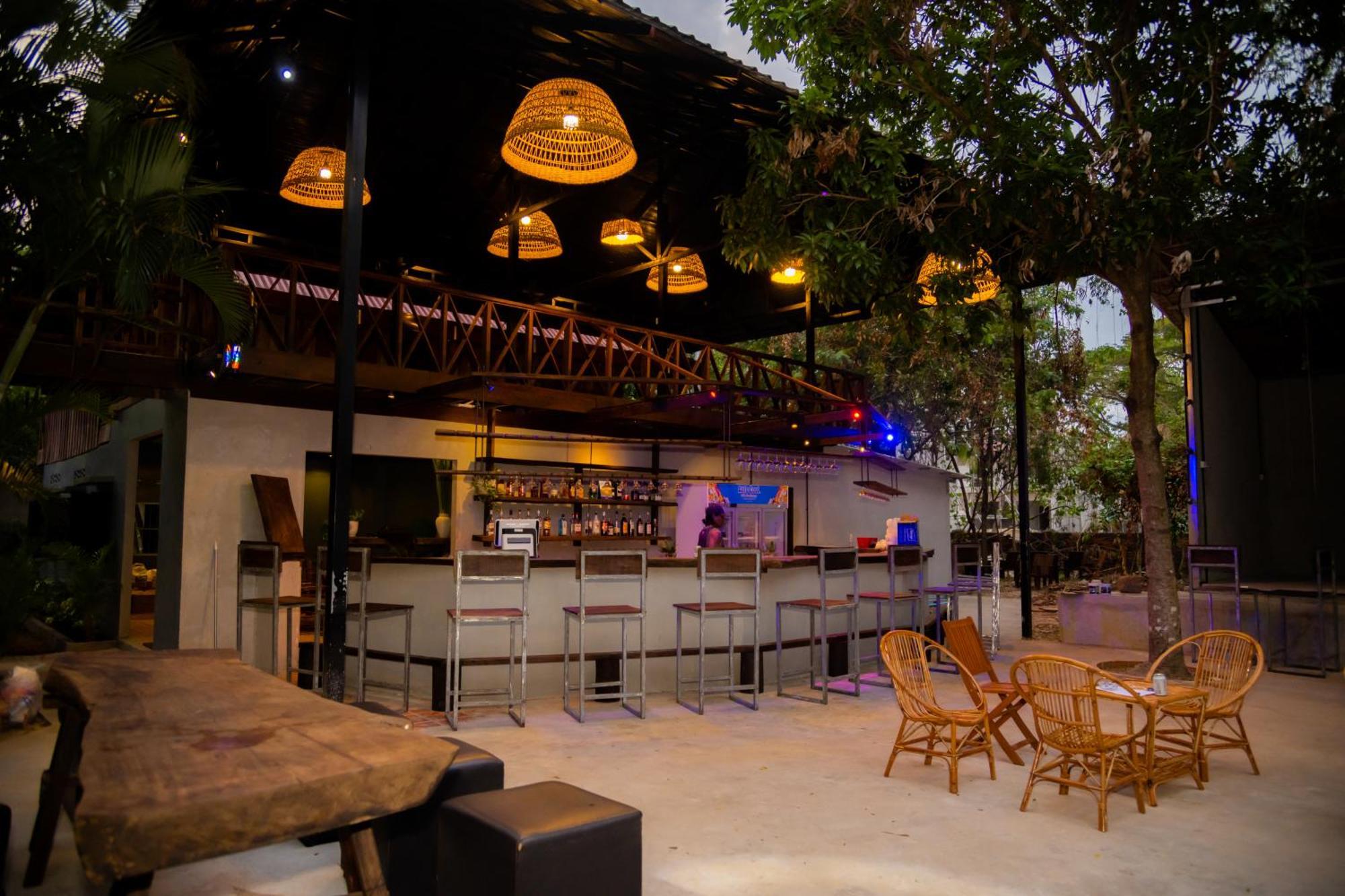 Banyan Tree Hostel Kampot Buitenkant foto