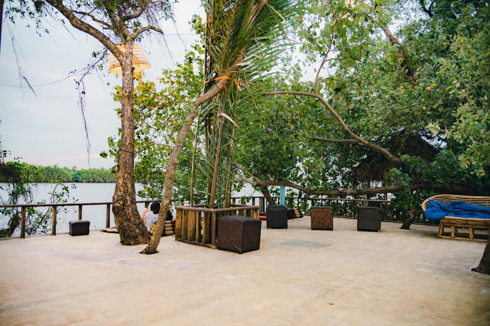 Banyan Tree Hostel Kampot Buitenkant foto