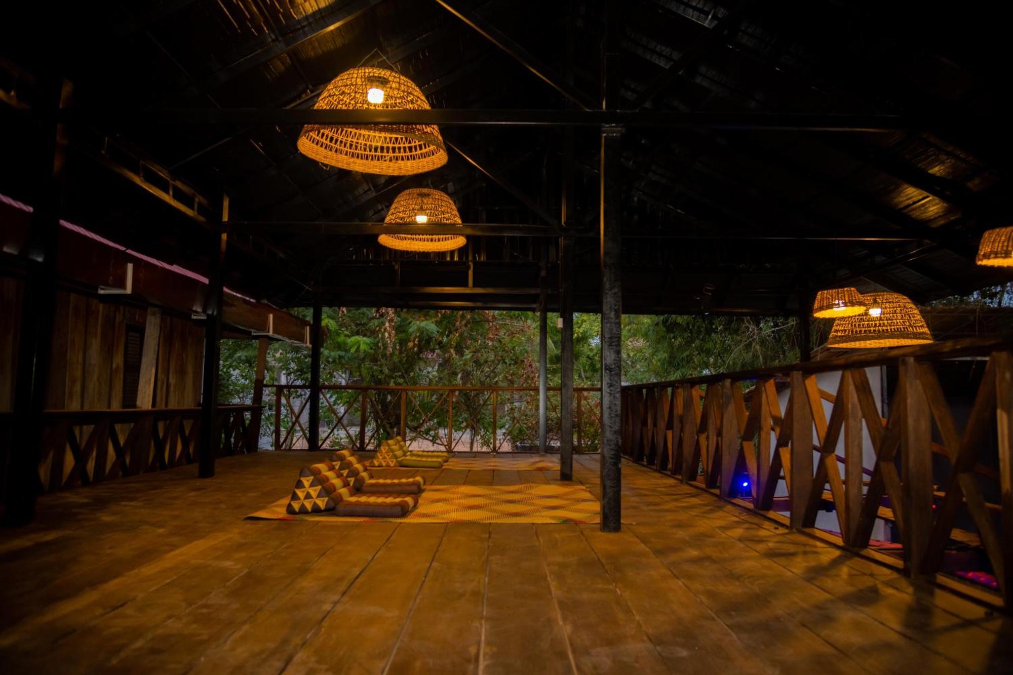 Banyan Tree Hostel Kampot Buitenkant foto