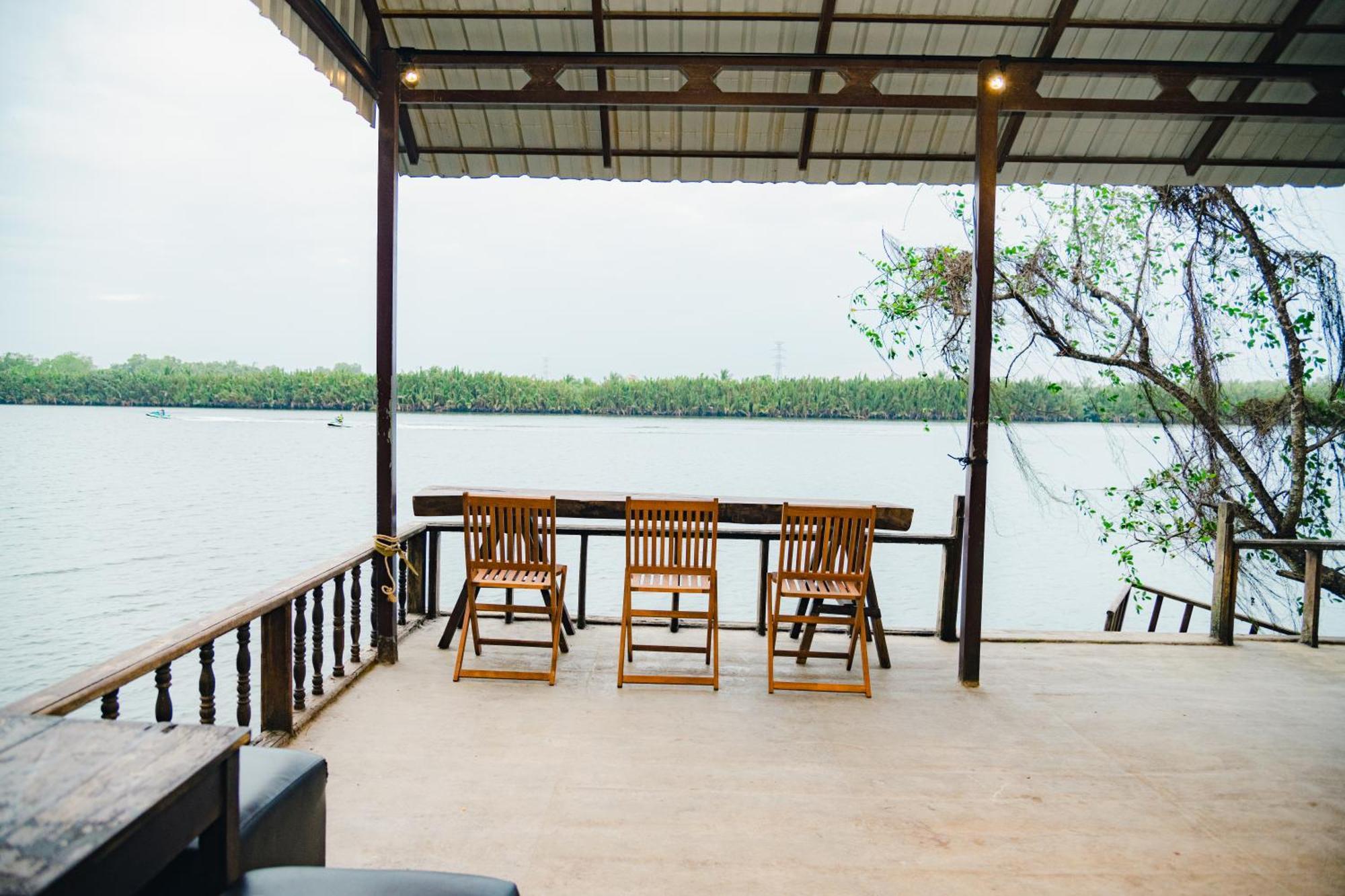 Banyan Tree Hostel Kampot Buitenkant foto