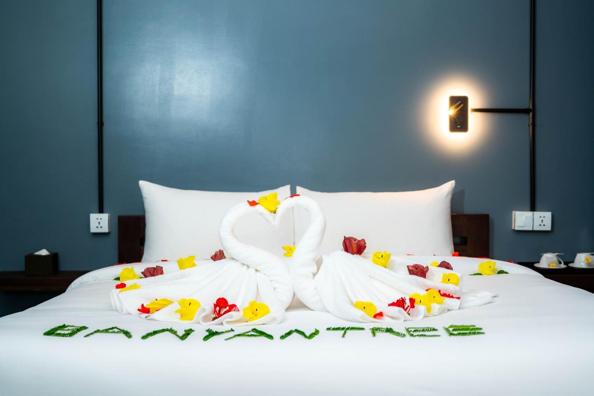 Banyan Tree Hostel Kampot Buitenkant foto